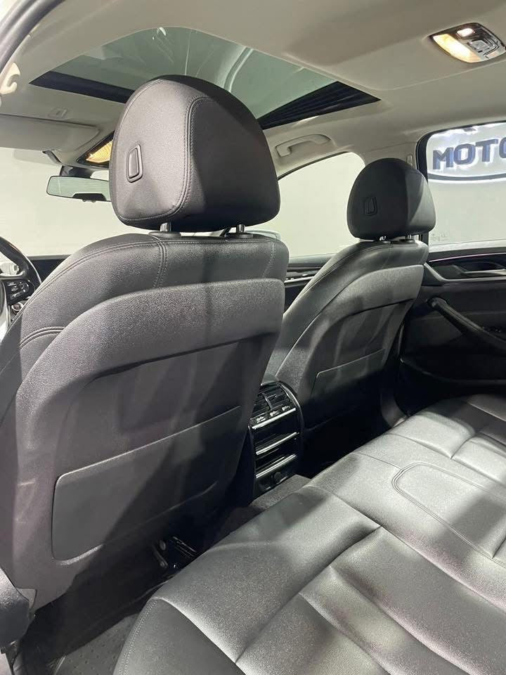BMW 52Oi 2019