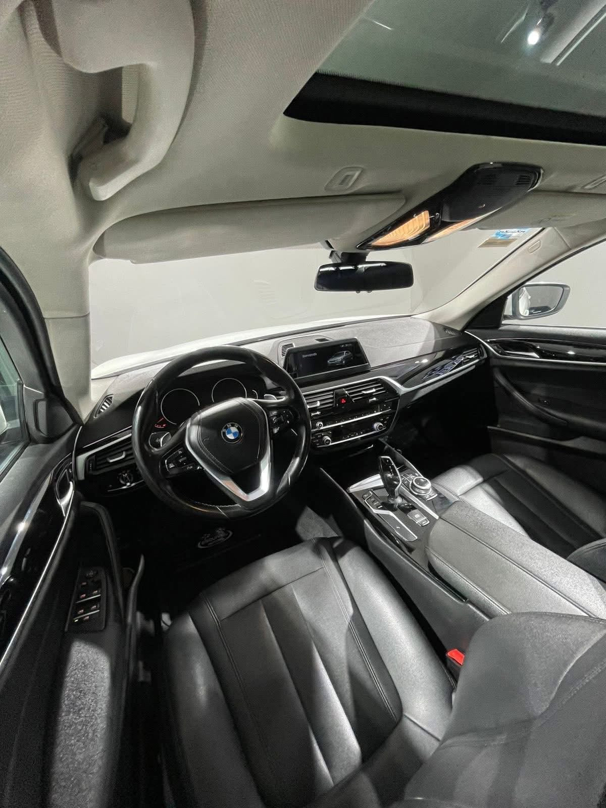 BMW 52Oi 2019