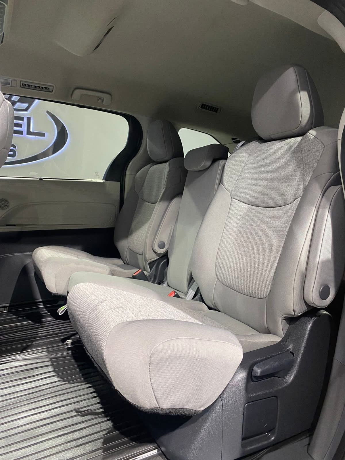 Toyota Sienna XLE Híbrida 2023
