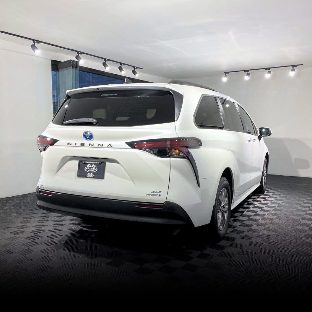 Toyota Sienna XLE Híbrida 2023
