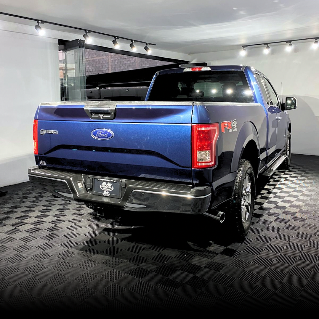 Ford Lobo FX4 Cab 1/2 2016