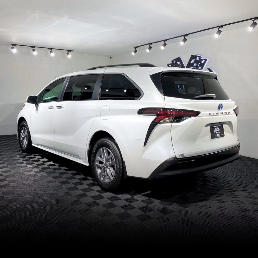 Toyota Sienna XLE Híbrida 2023